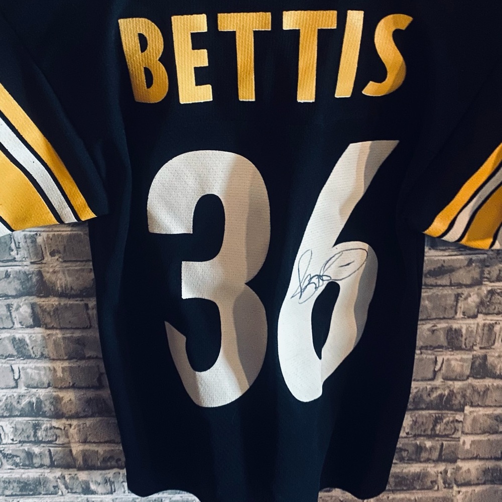 Bettina signed jersey